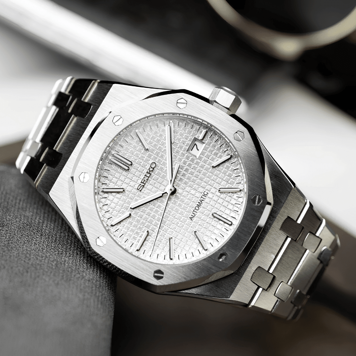 NeoLux Royal Oak White