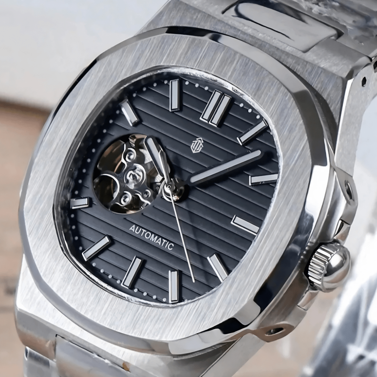 NeoLux Nautilus Black Open Heart